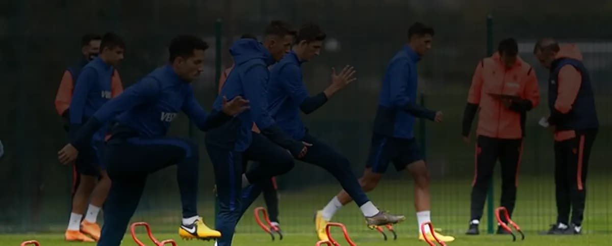 خلفية الملعب